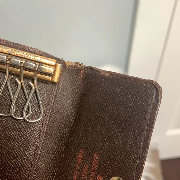 1999 authentic Louis Vuitton 4-ring key holder